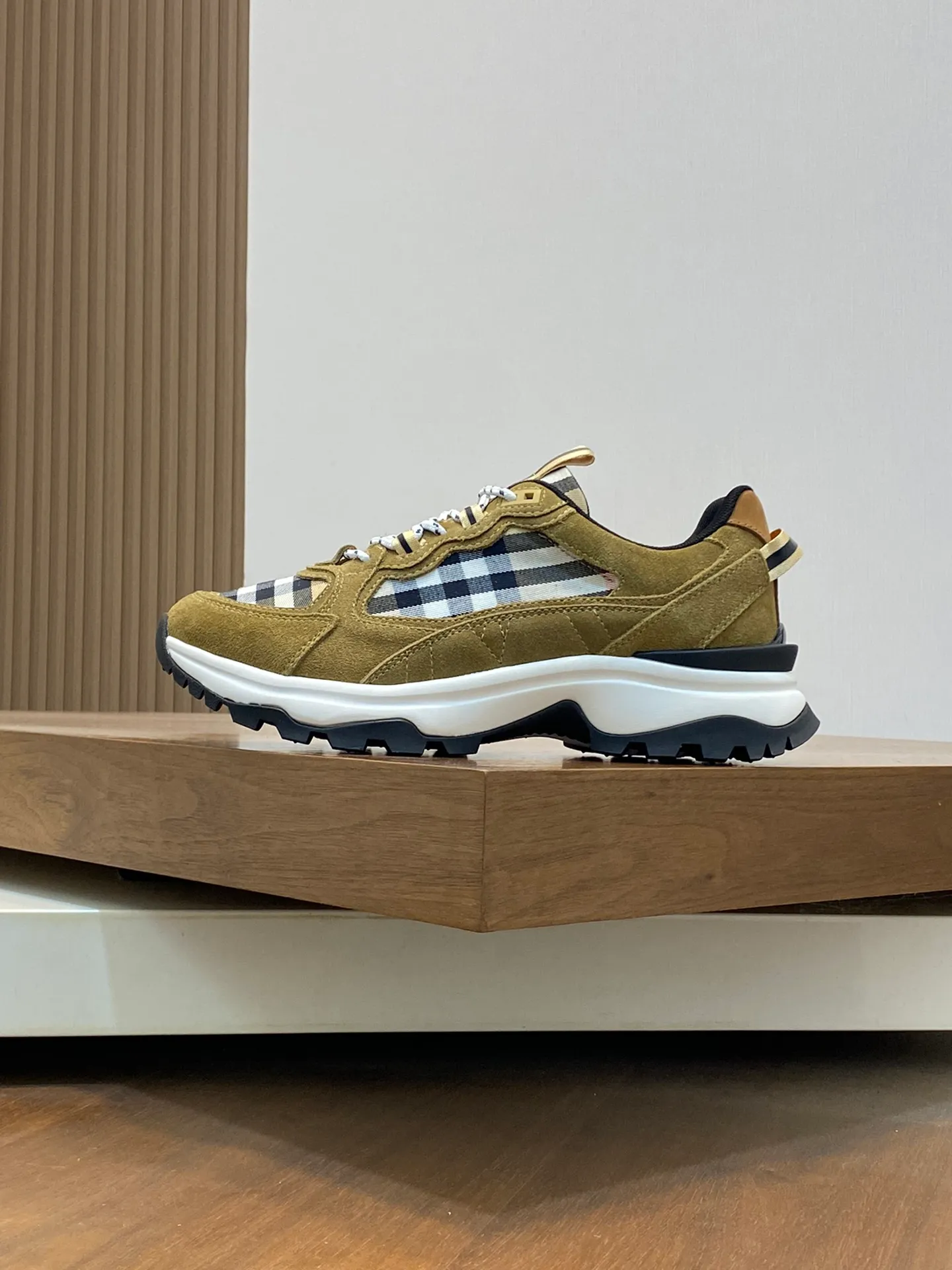💰660 Burberry 2024🆕Ss men's classic low-cut thick-soled sneakers, made of first-grain cowhide and decorated with the new brand logo. First-layer cowhide foot pads, heel decorated with Burberry letter embossed logo, T men's men's shoes 💰U original outsole! Size: 39-44 (customized at 38.45)